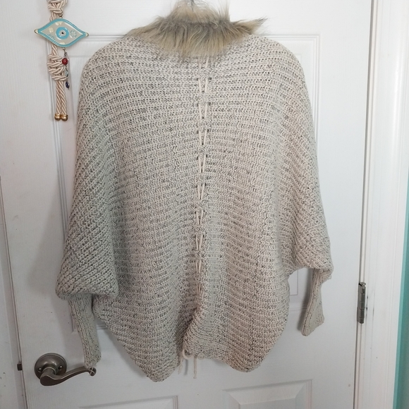 Faux fur trim cableknit cardigan - Picture 14 of 15